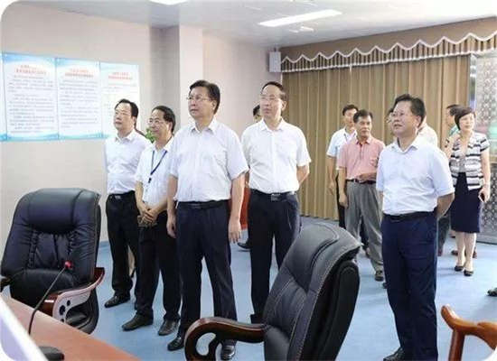 【头条】自治区副主席黄日波率领医联体建设参观团到我院参观指导