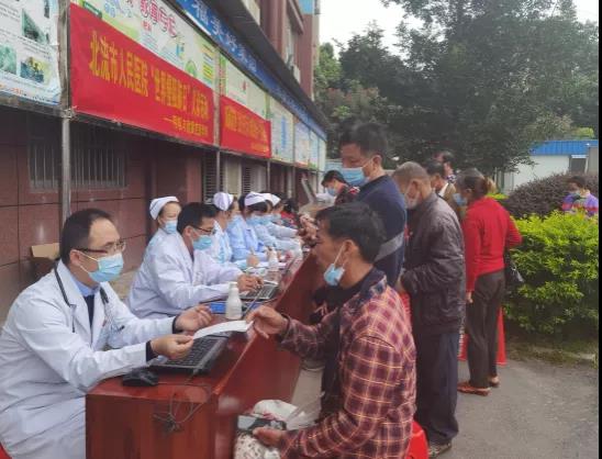 “学党史，见行动——我为群众办实事”——北流市人民医院开展“世界慢阻肺日”宣传义诊活动
